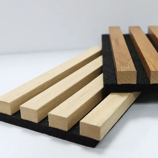 Dekorative Lamellen-Holzwandpaneele mit akustischer Schallschutzplatte für Haustiere
