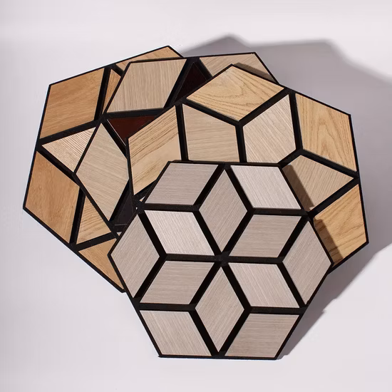 Neues MDF-Akustikwandpaneel im Hexagon-Design, schalldichte und feuerfeste Lamellenverkleidung aus Tierholzfurnier für Wände und Decken im Büro